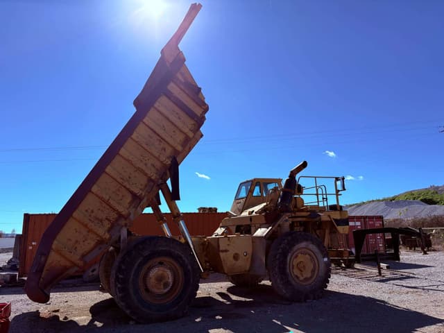 Image of Caterpillar 773B equipment image 2