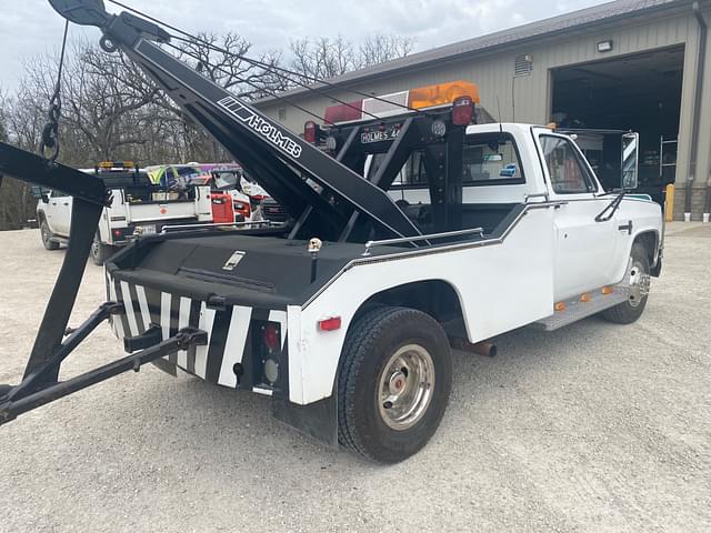 Image of Chevrolet 3500 equipment image 3