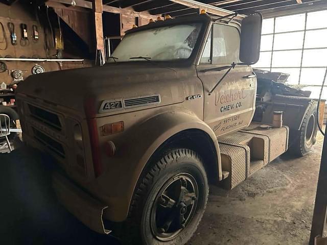 Image of Chevrolet C60 equipment image 3