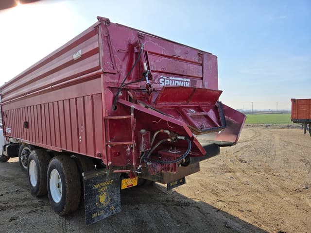 Image of Chevrolet C70 equipment image 4