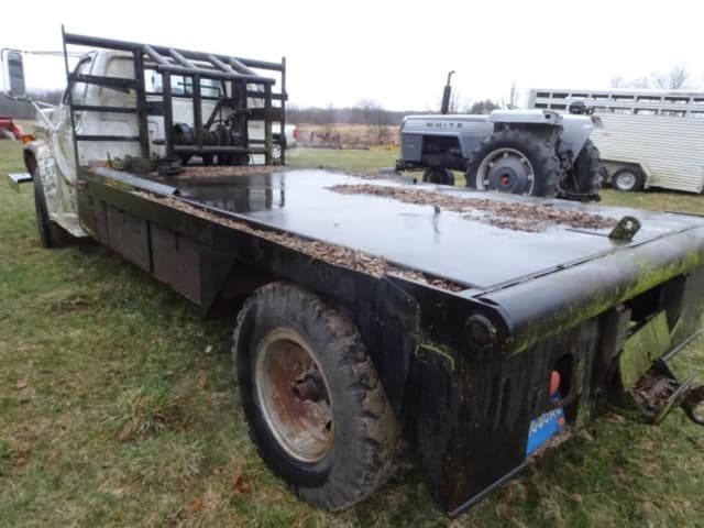 Image of Chevrolet 60 equipment image 3