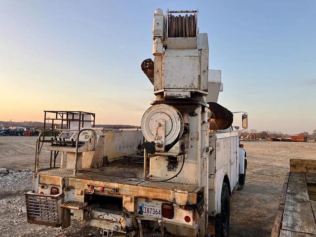 Image of Chevrolet Kodiak equipment image 3