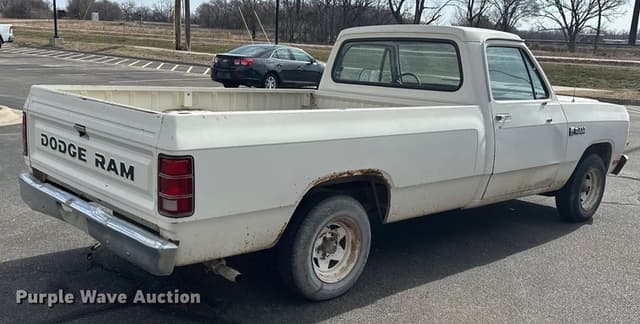 Image of Dodge D150 equipment image 4