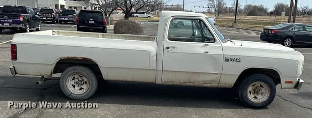 Image of Dodge D150 equipment image 3