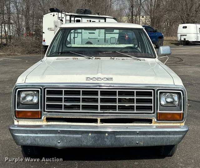 Image of Dodge D150 equipment image 1