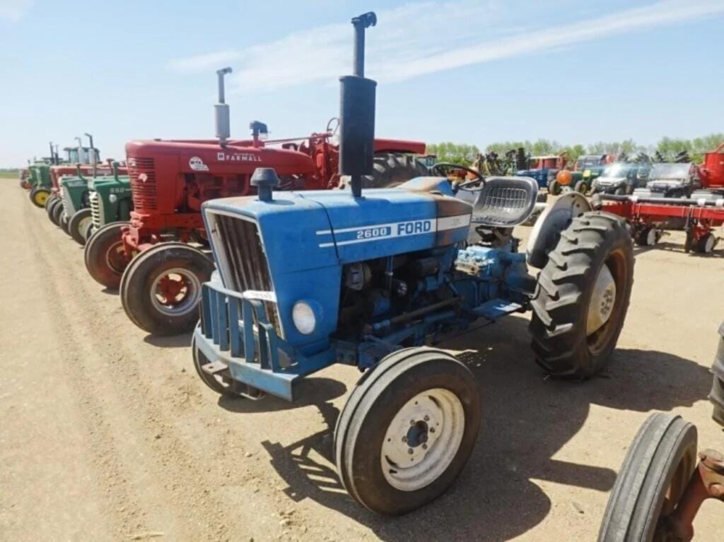 1981 Ford 2600 Equipment Image0