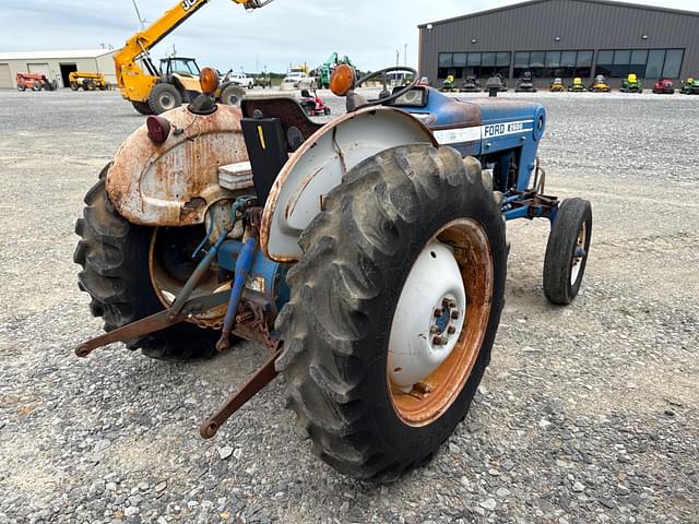 Image of Ford 2600 equipment image 3