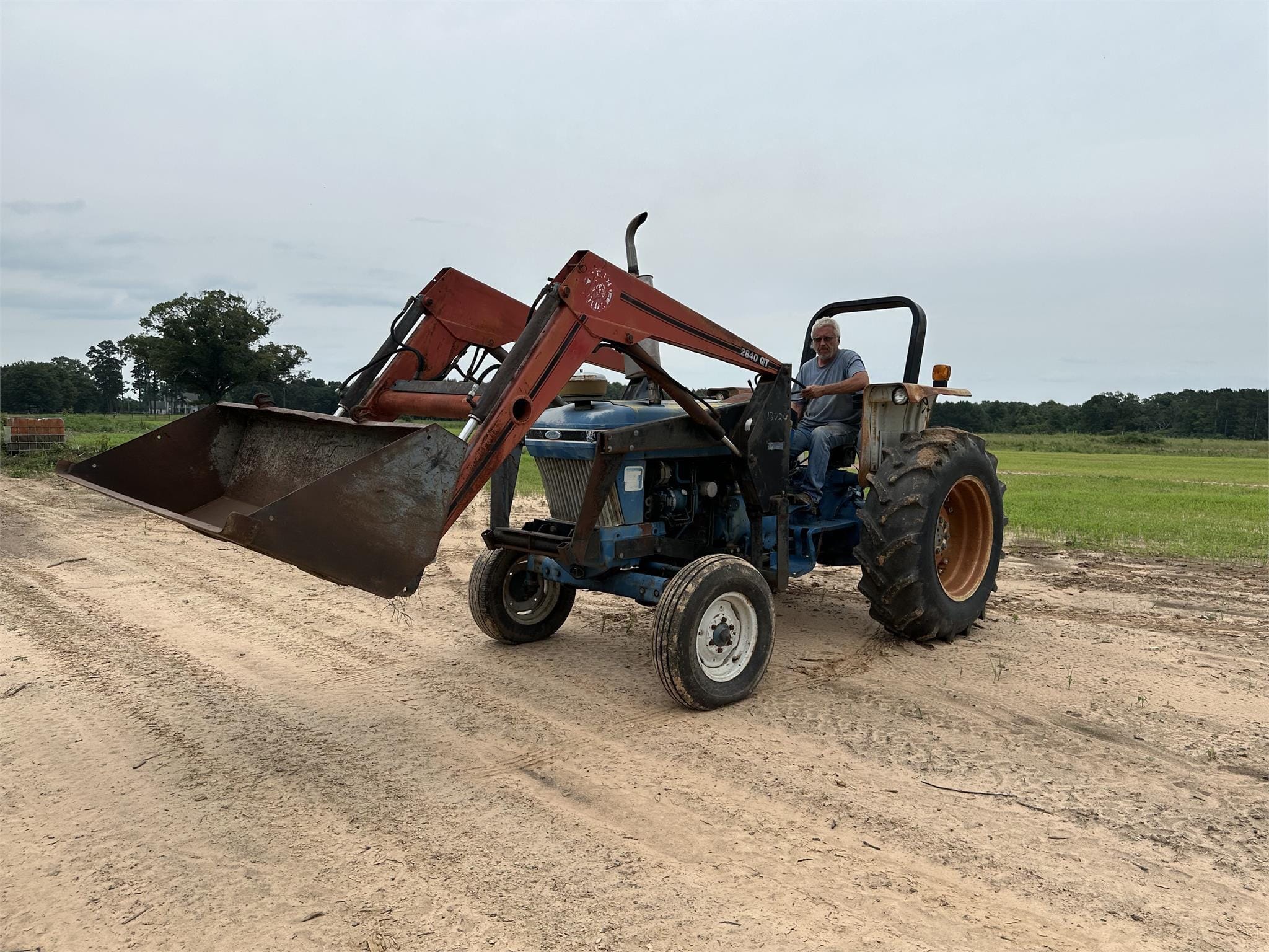 Main image Ford 6610