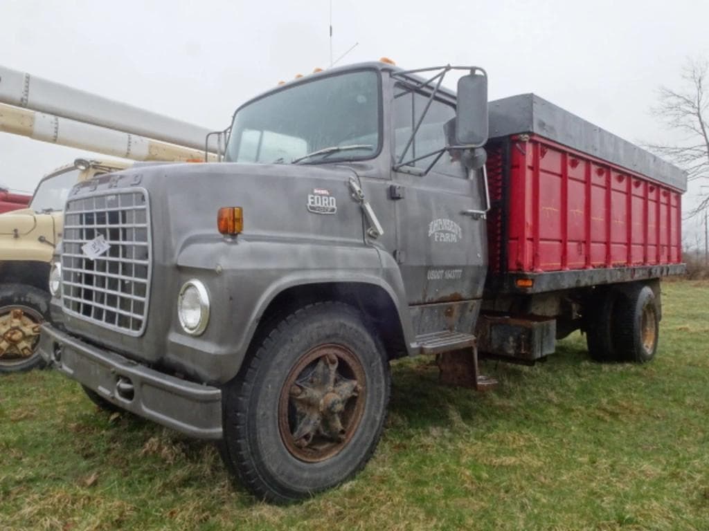 Image of Ford F-700 Primary image