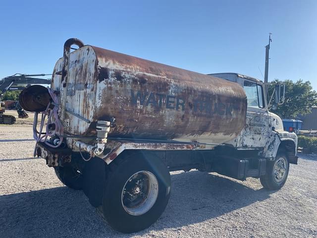 Image of Ford 7000 equipment image 3