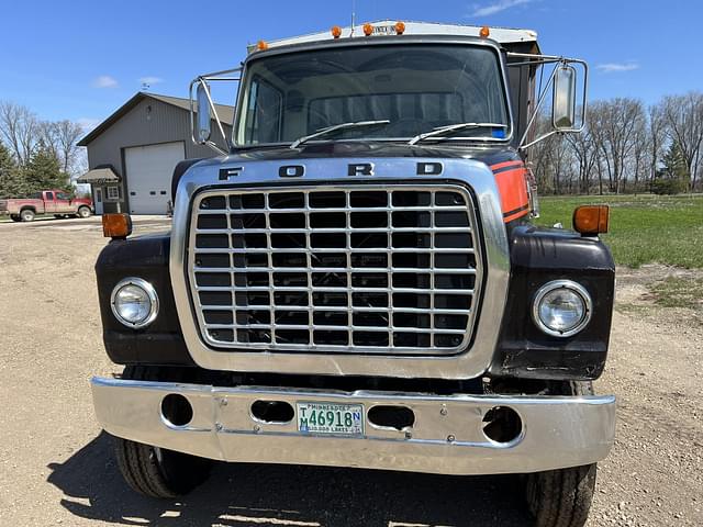 Image of Ford F-800 equipment image 2