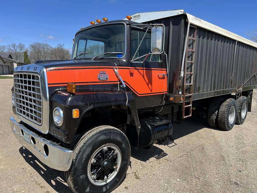 Image of Ford F-800 Primary image
