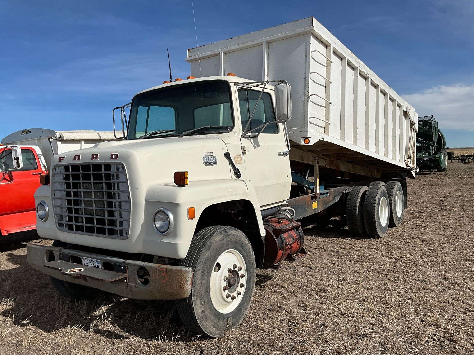 1981 Ford 800 Equipment Image0