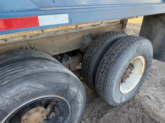 Image of Ford 8000 equipment image 2