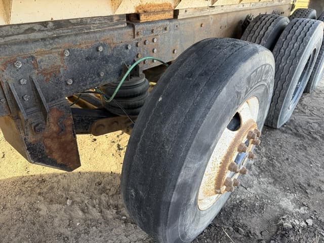 Image of Ford 8000 equipment image 1