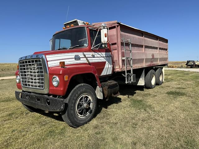 Image of Ford 8000 equipment image 1