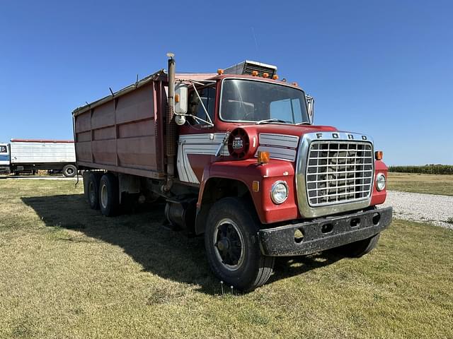 Image of Ford 8000 equipment image 3