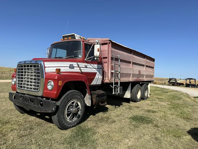 Image of Ford 8000 equipment image 4