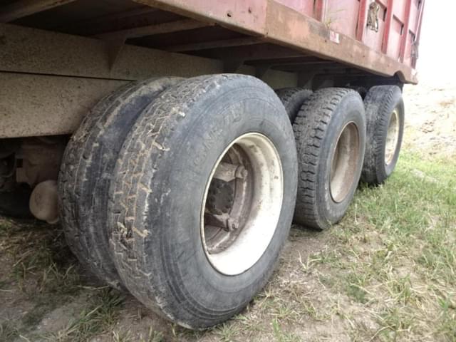 Image of Ford 8000 equipment image 1