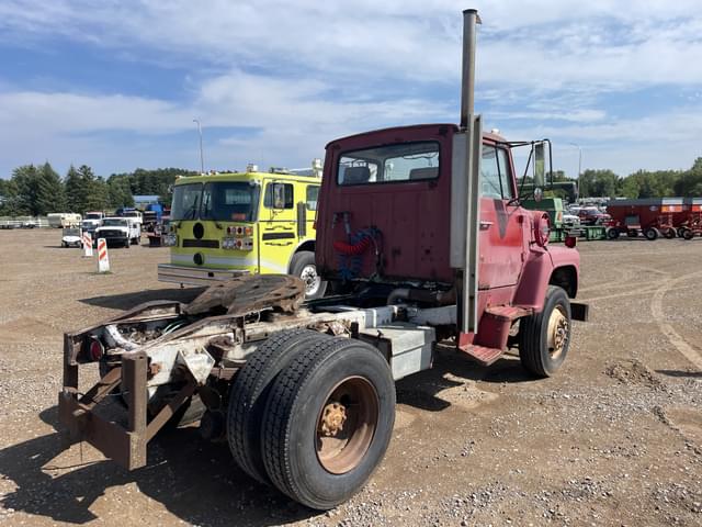 Image of Ford 8000 equipment image 2