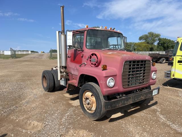 Image of Ford 8000 equipment image 3