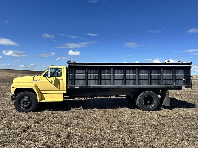 Image of Ford F-700 equipment image 1