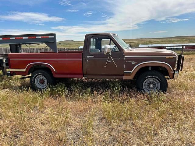 Image of Ford F-350 equipment image 1