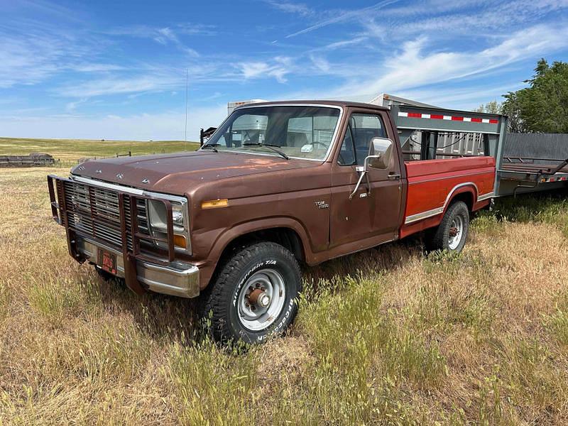 Image of Ford F-350 Primary image