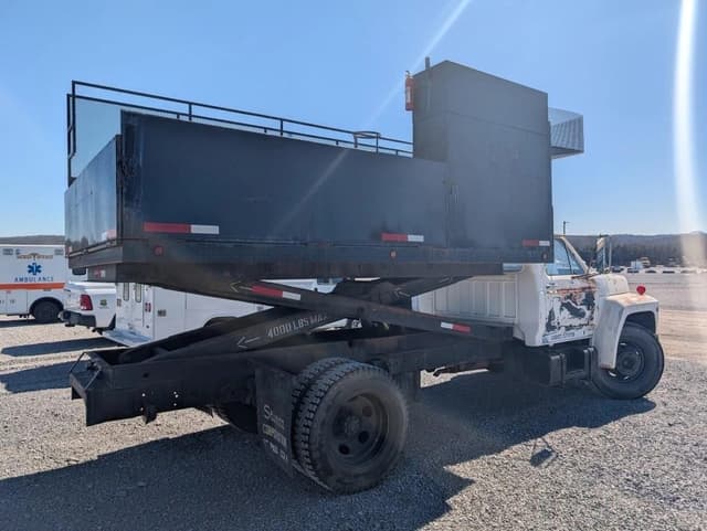 Image of Ford F-600 equipment image 3