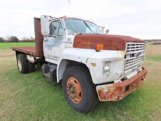 Image of Ford F-700 equipment image 2