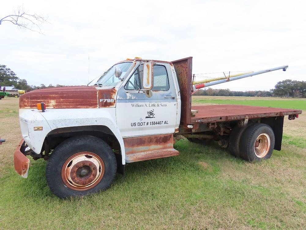 Image of Ford F-700 Primary image