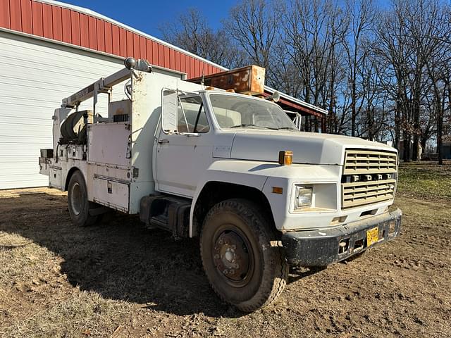 Image of Ford F-700 equipment image 1