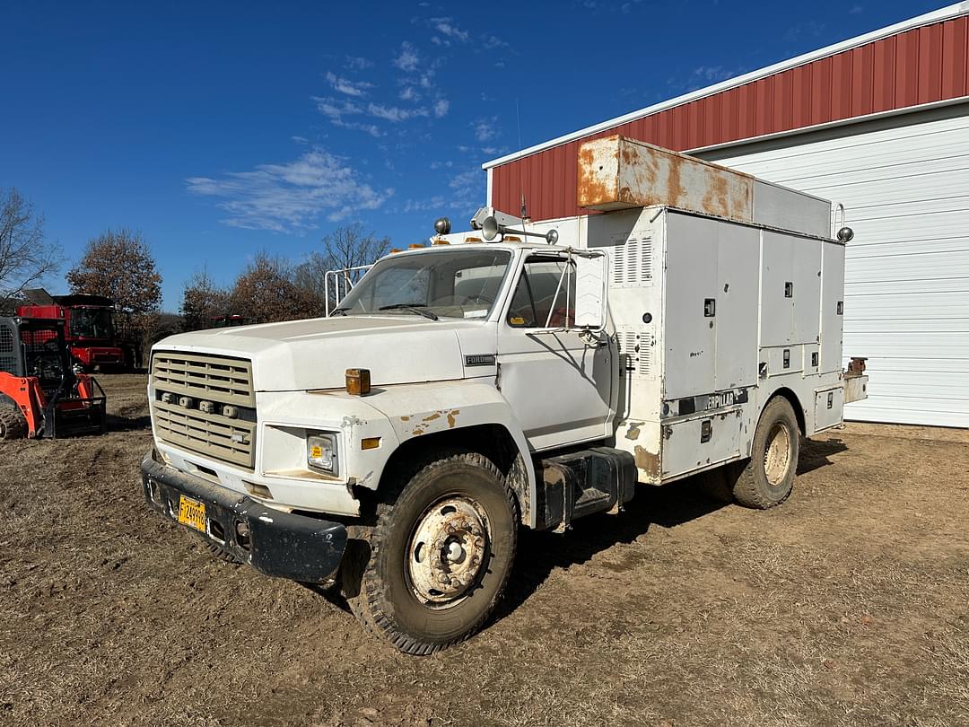 Image of Ford F-700 Primary image