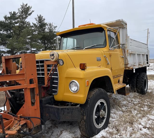 Image of Ford F-800 equipment image 1