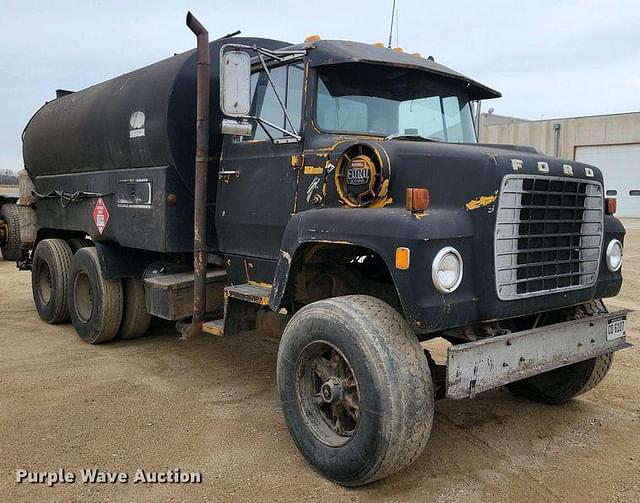 Image of Ford LNT8000 equipment image 2