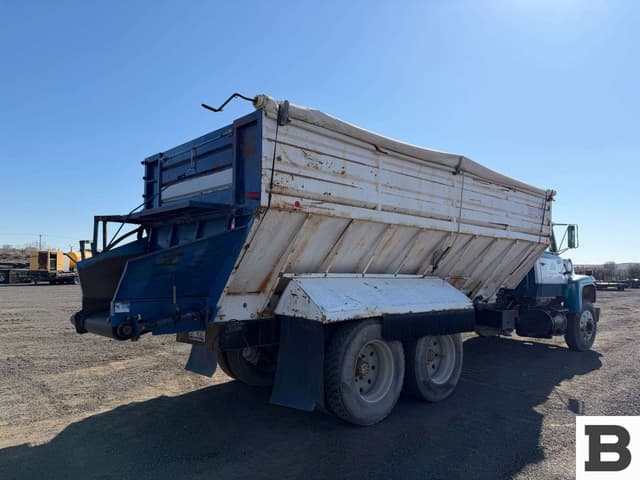 Image of Ford LT8000 equipment image 4