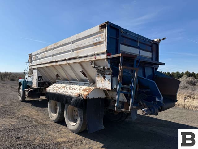 Image of Ford LT8000 equipment image 2