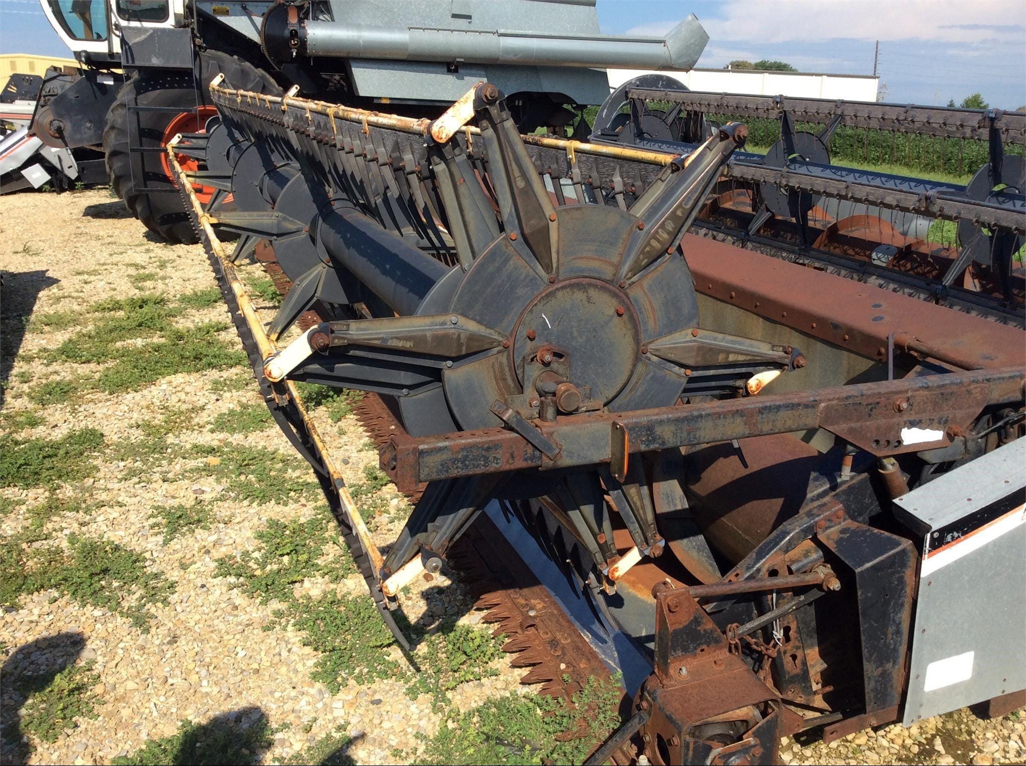 1981 Gleaner 300 Equipment Image0