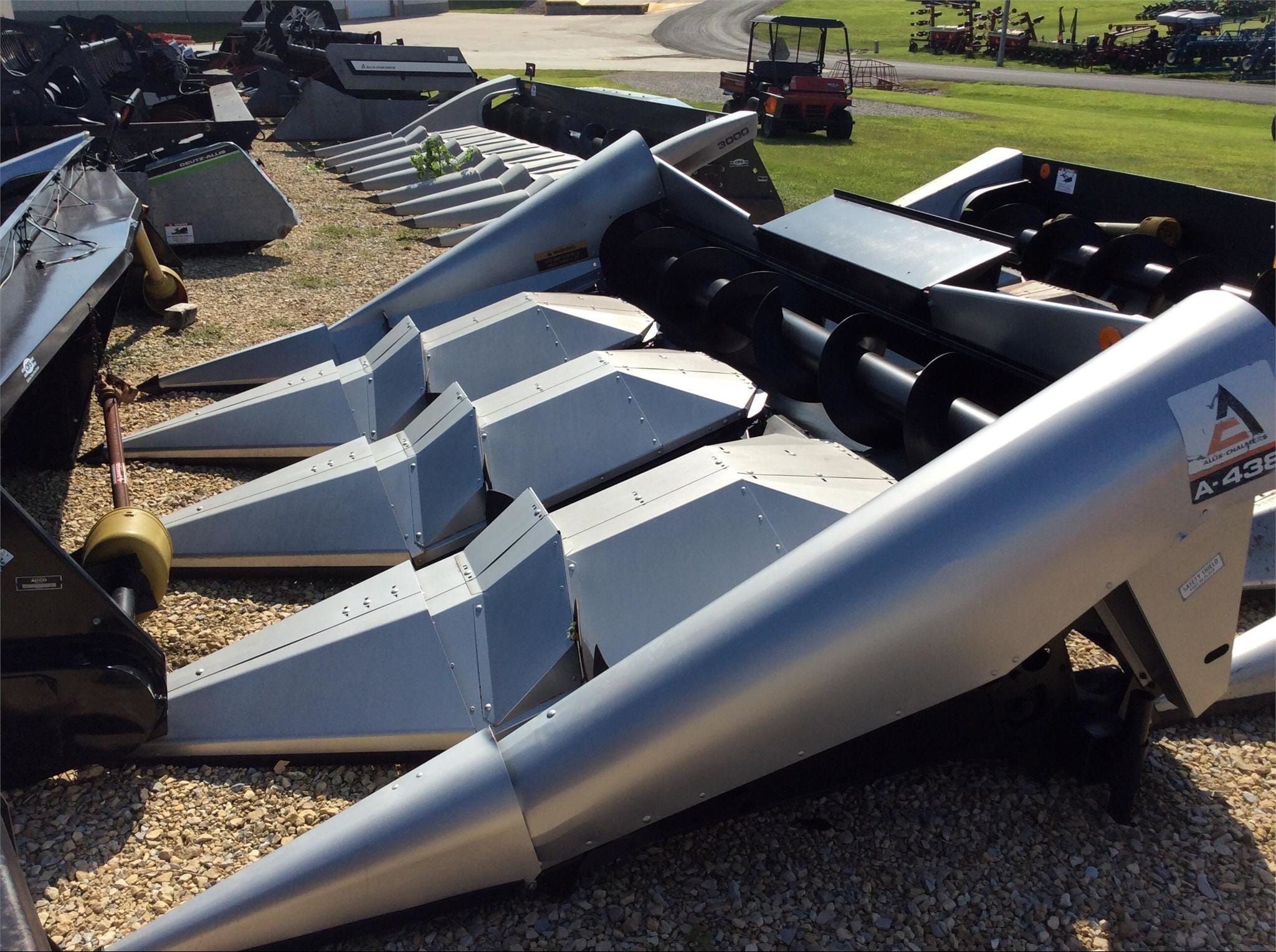 1981 Gleaner A-438 Equipment Image0