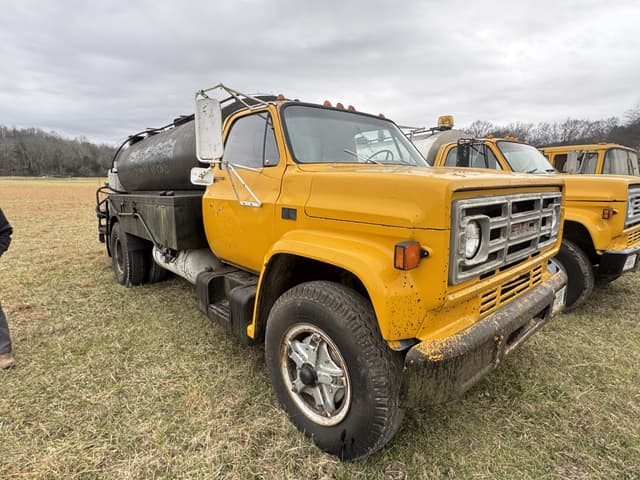 Image of GMC C6000 equipment image 3