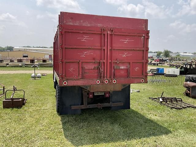 Image of GMC C6500 equipment image 3