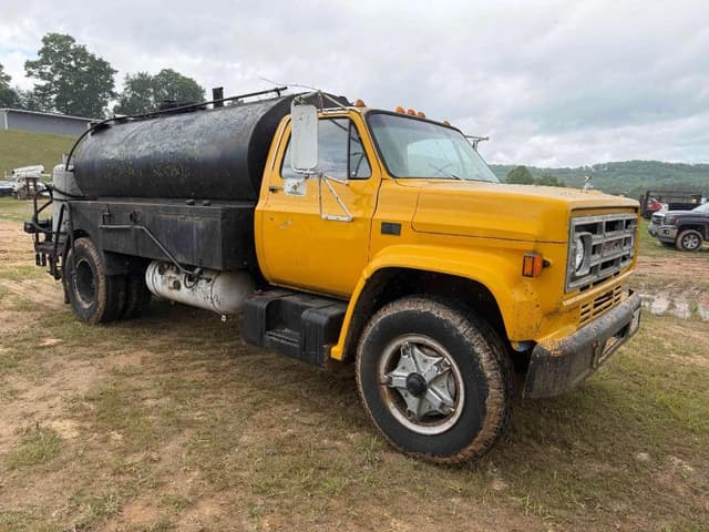 Image of GMC C7000 equipment image 1