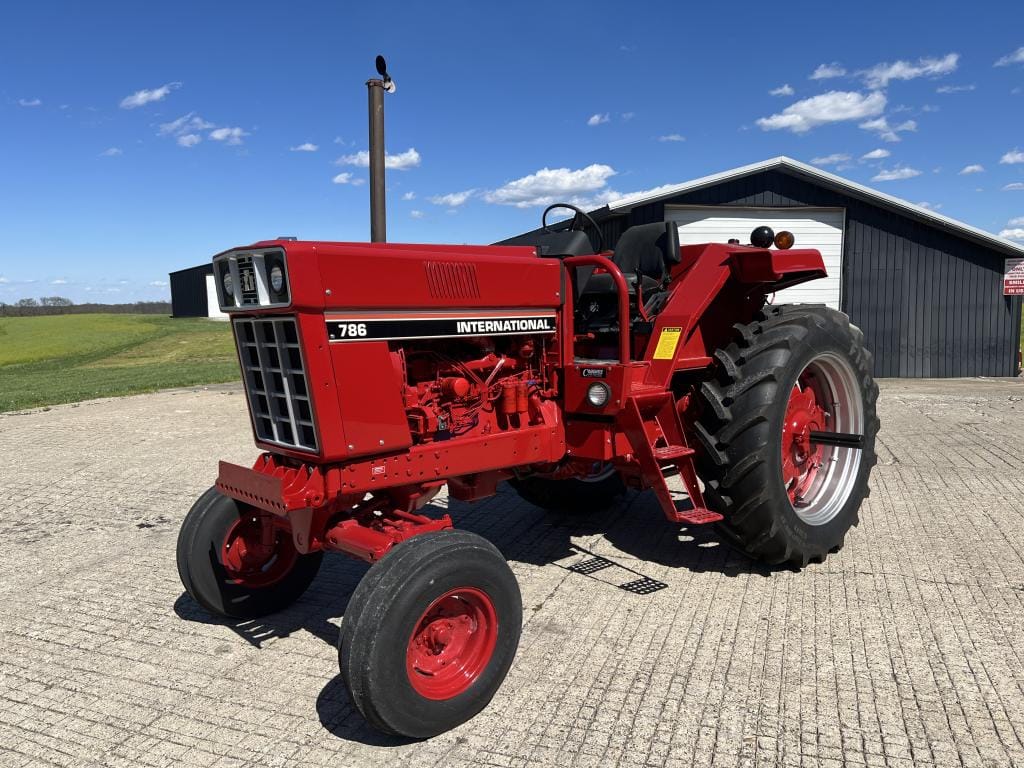 International Harvester 786 Equipment Image0