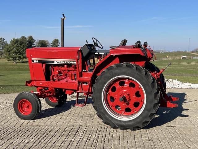Image of International Harvester 786 equipment image 3