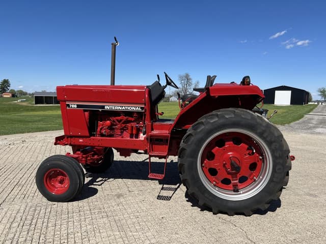 Image of International Harvester 786 equipment image 2