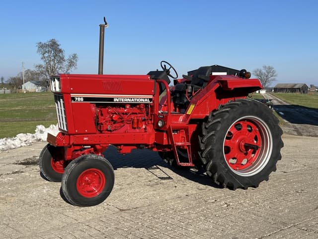 Image of International Harvester 786 equipment image 1