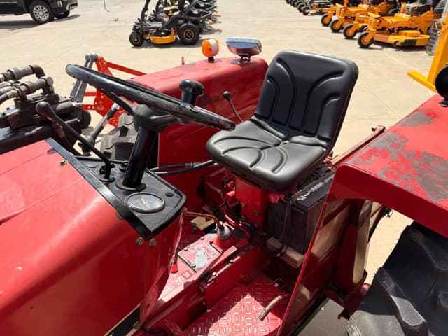 Image of International Harvester 284 equipment image 2