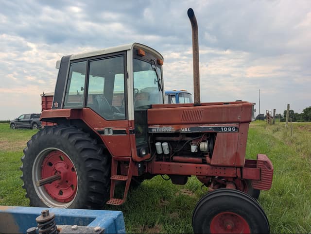 Image of International Harvester 1086 equipment image 4