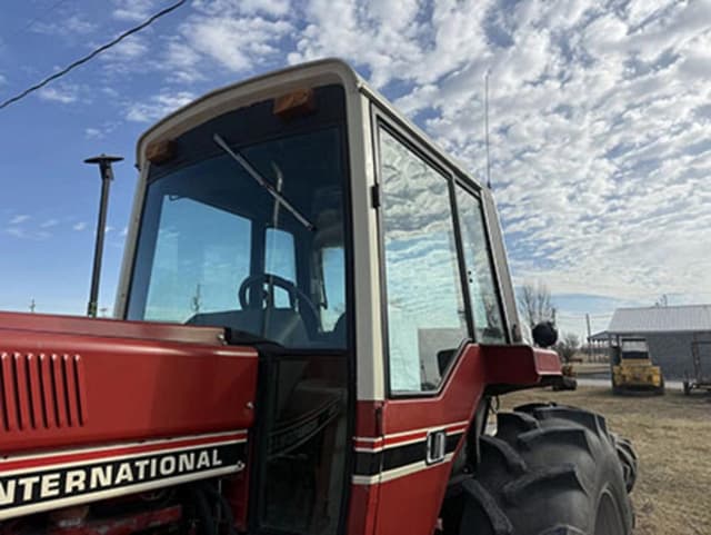 Image of International Harvester 1086 equipment image 3