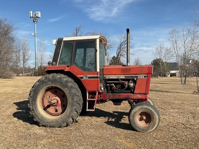 Image of International Harvester 1086 equipment image 1